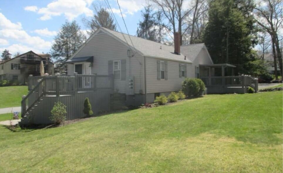 Building Photo - 1633 Otlahurst Dr