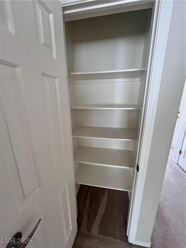 Building Photo - 6868 Sky Pointe Dr