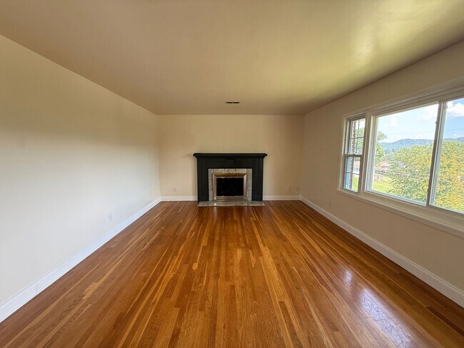 Building Photo - 401 Orchard Dr