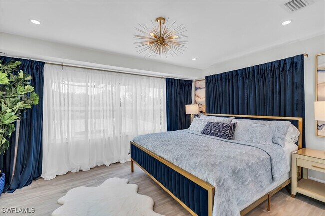 Building Photo - 2649 Longboat Dr