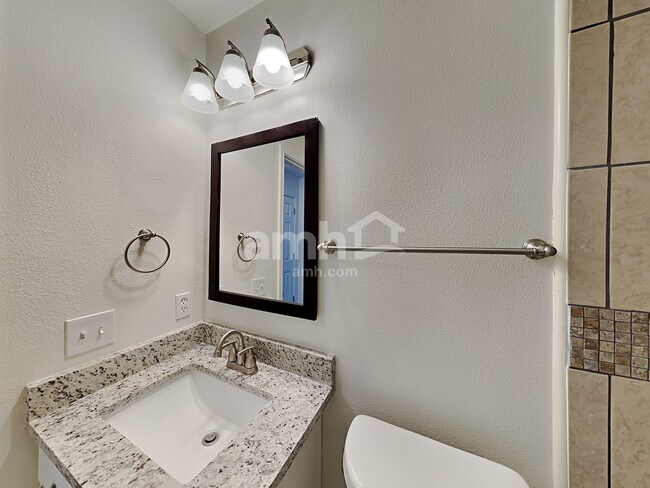 Building Photo - 9319 Foxgrove Way