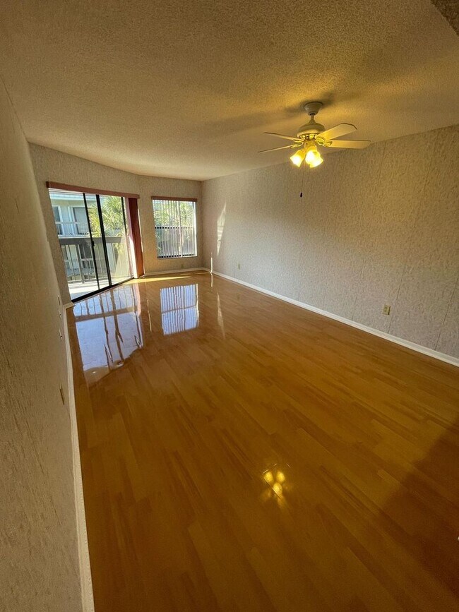 Building Photo - Calusa 403DN