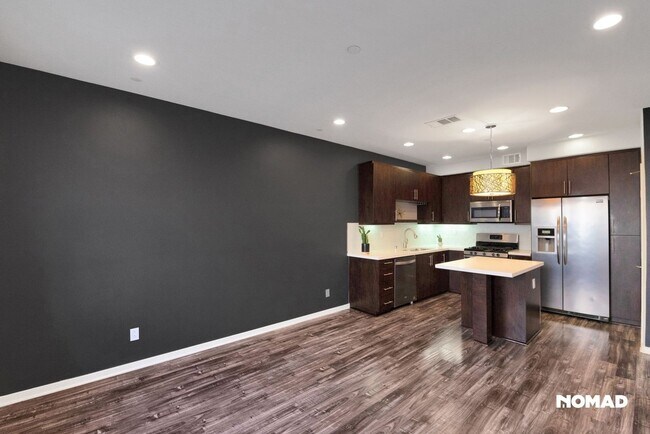 Building Photo - Luxury Townhome in Solaire/Old Creek Ranch...