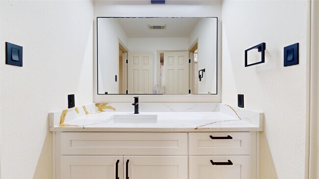 Building Photo - 22010 Rockchester Dr