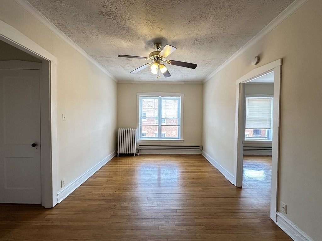Building Photo - 934 W Cornelia Ave