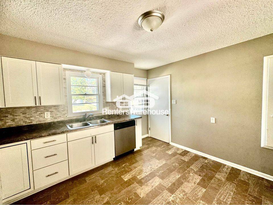 Building Photo - 2731 Bennett Ave