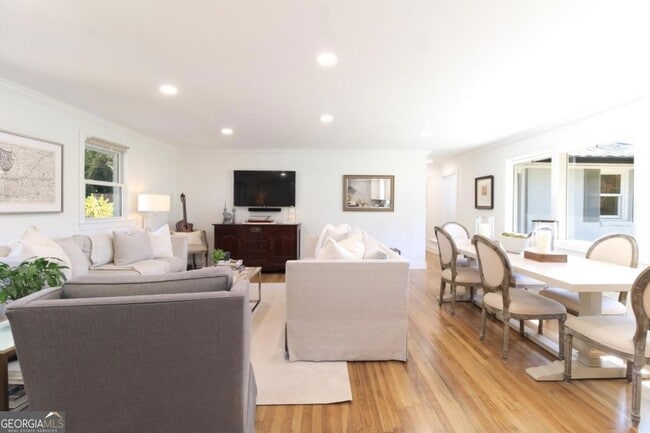 Building Photo - 1092 West Lake Dr