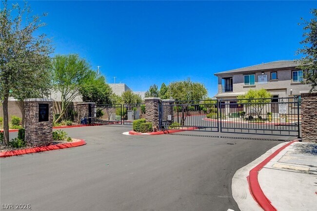 Building Photo - 5730 Sky Pointe Dr