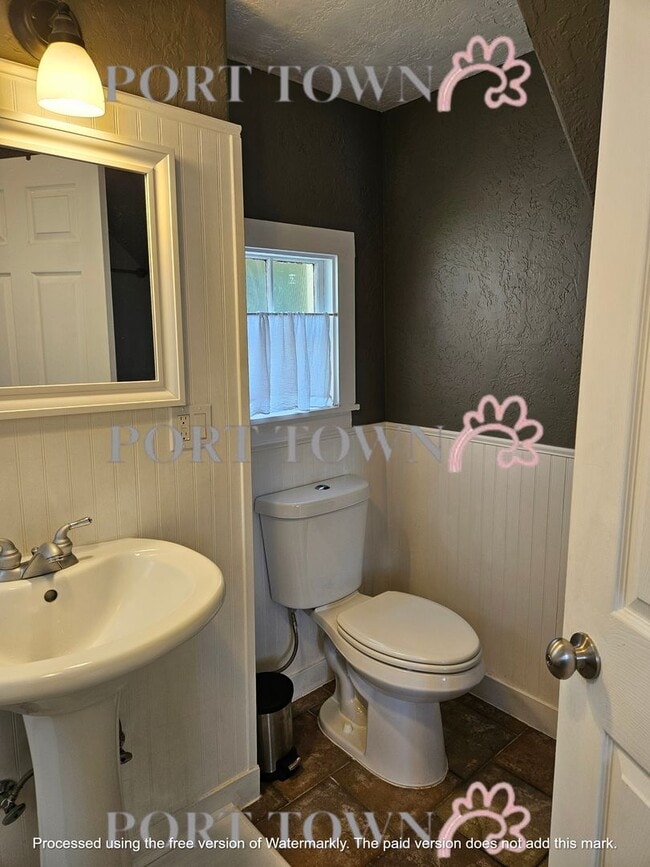 Building Photo - 1 Bed/1Bath Bottom Floor