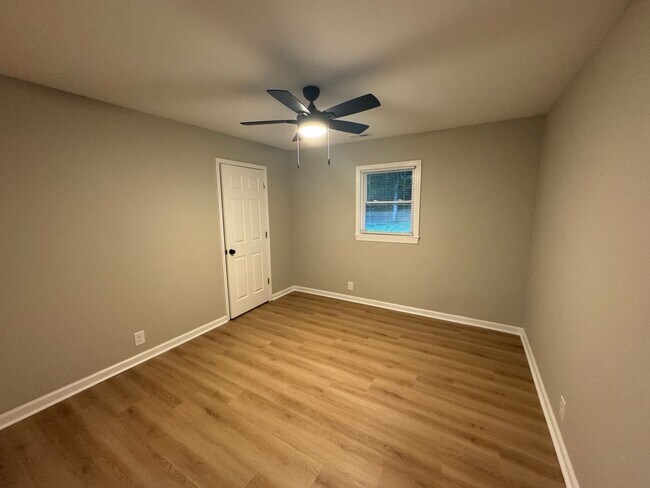 Building Photo - 4 Bed, 2.5 Bath with Park Access in the perfect location in Nicholasville! Stainless Steel Applia...