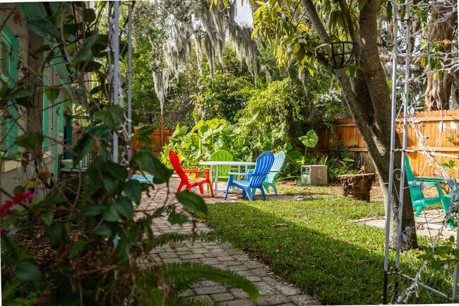 Building Photo - 214 Lucerne Dr