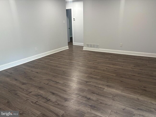 Building Photo - 110B Red Cedar Ct