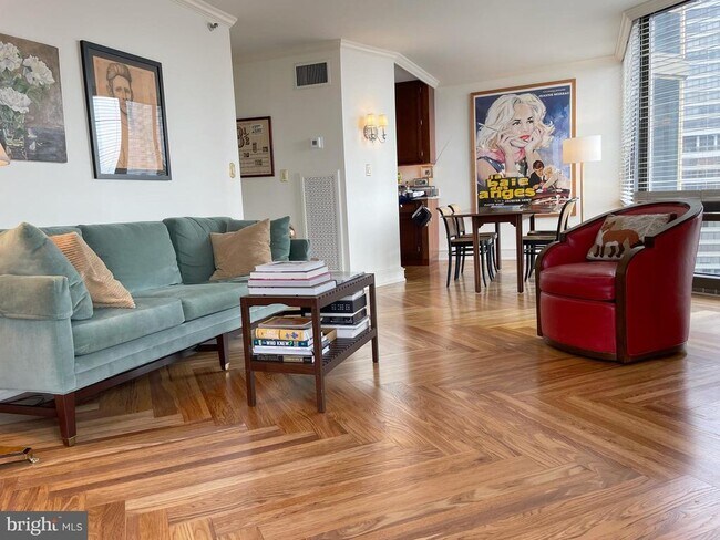 Building Photo - 2018 Walnut St