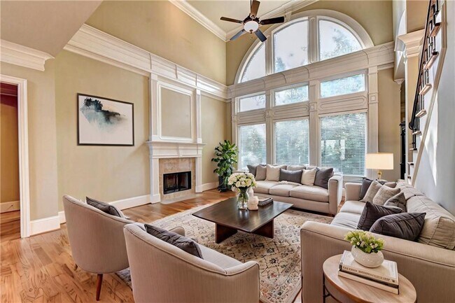 Building Photo - 8920 Doral Dr