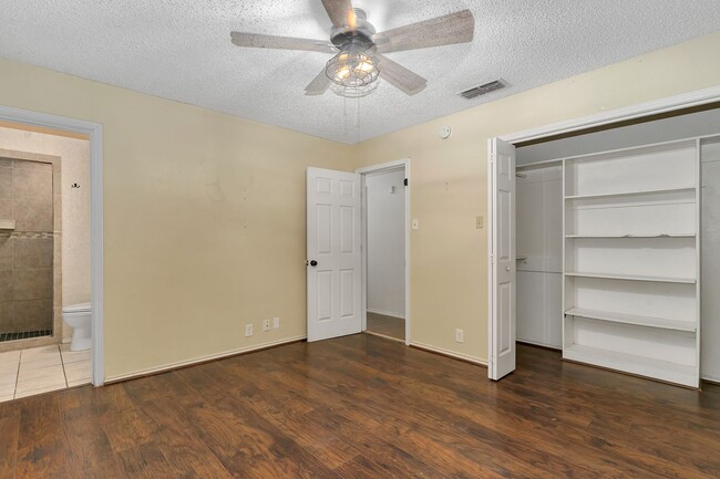 Building Photo - 1602 Spring Branch Dr