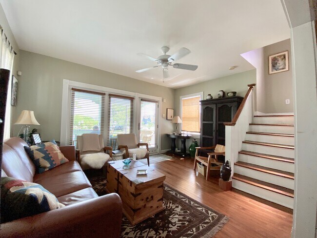 Building Photo - 306 5th Ave