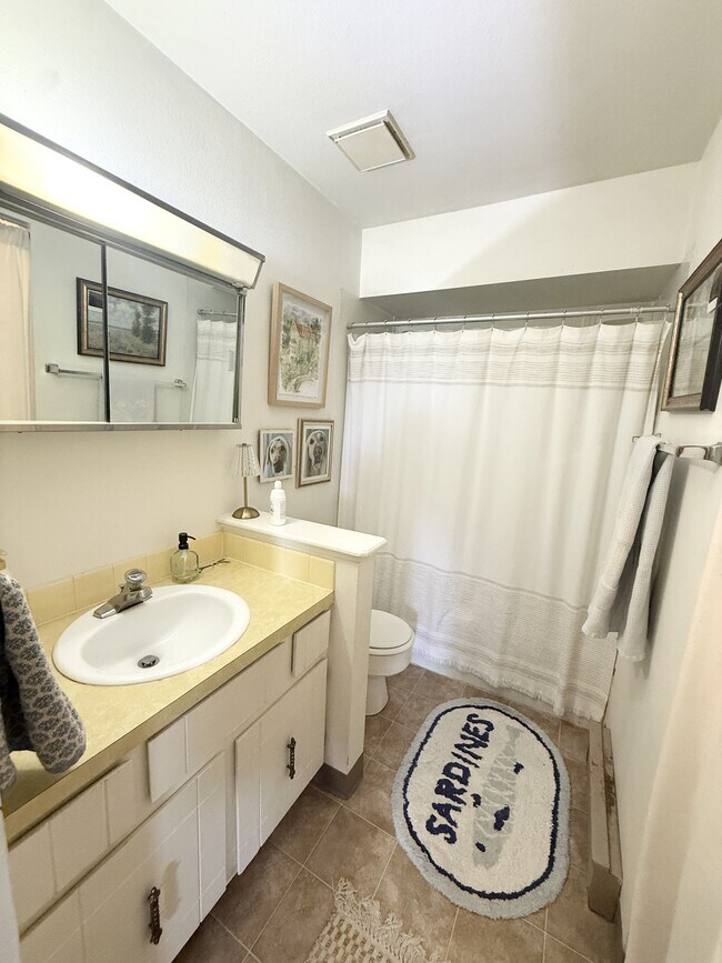 Building Photo - 3107 Azalea Dr