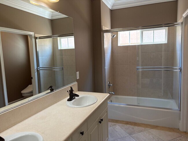 Building Photo - Spectacular-Remodeled 4-Bedroom Home with Pool, Spa, + 600 sqft Bonus Space in lovely Sylmar neig...