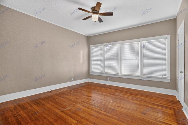 Building Photo - 303 S Elm St