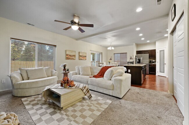 Building Photo - Well maintained 4 bedroom 2.5 bath home in Olympia School District.