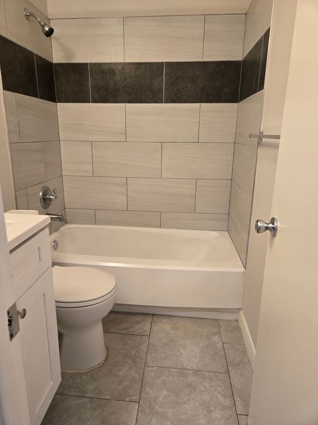 Building Photo - CPH Sebring LLC