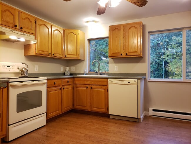 Kitchen - 8 Everett Ct