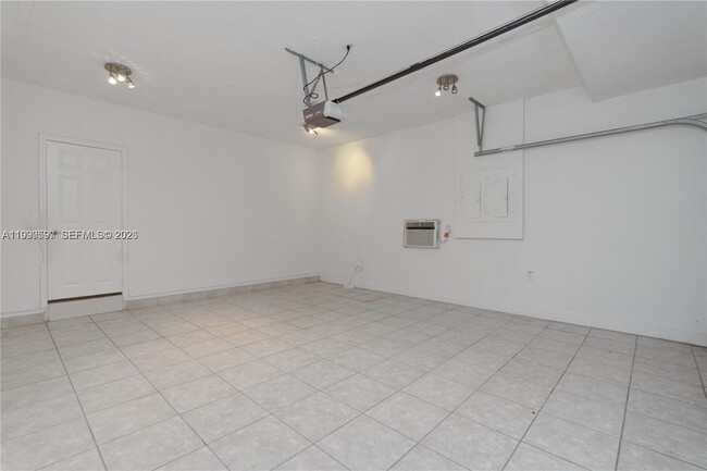 Building Photo - 7333 NW 108th Ct