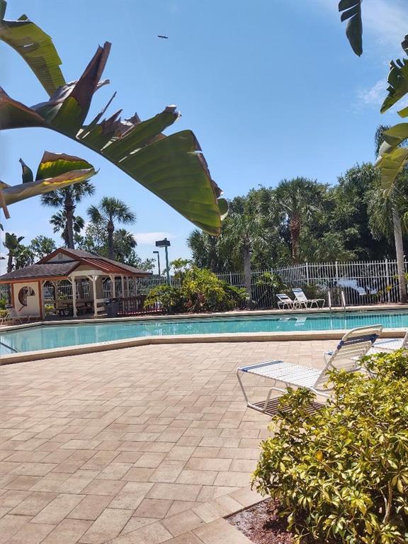 Building Photo - 3874 Lake Shore Dr