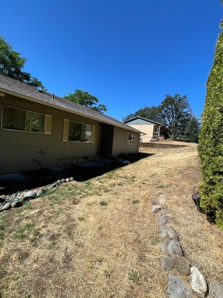 Building Photo - 100 SW Ruckel St