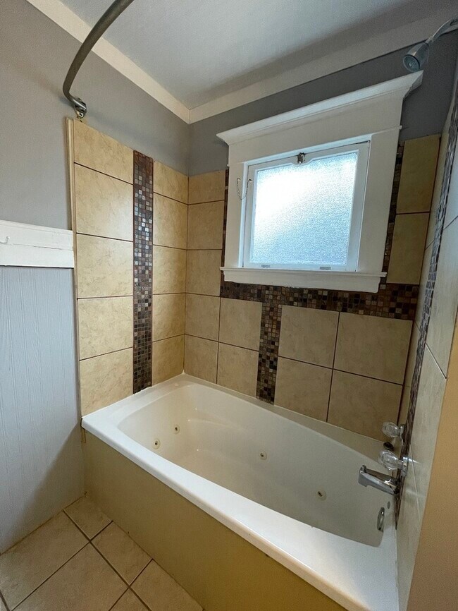 Building Photo - Wealthy St / Cherry St Duplex for Rent