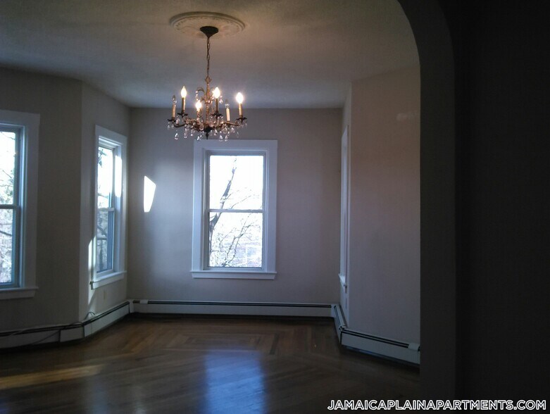 Building Photo - 116 Hyde Park Ave