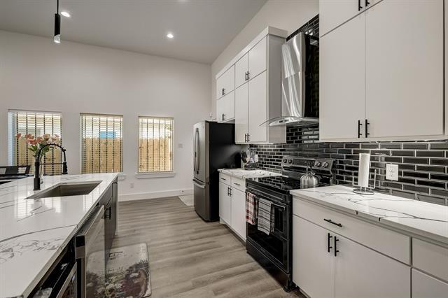 Building Photo - 2618 Carpenter Ave