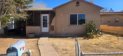 Building Photo - 3 bedroom house