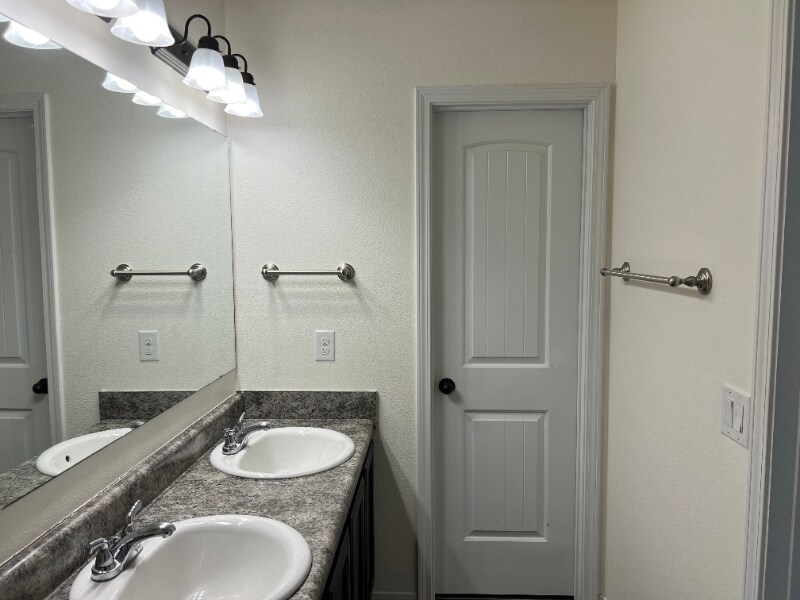 Building Photo - 10468 River Birch Dr