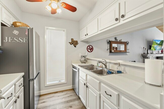 Building Photo - 1501 Stallings Dr