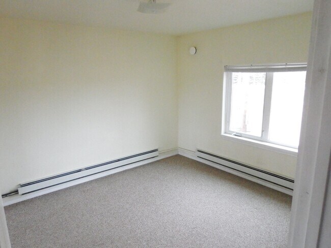 Building Photo - 1711-A Clearwater Rd