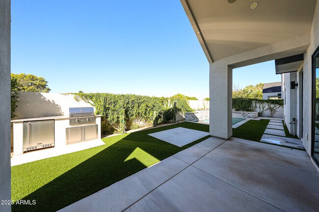 Building Photo - 6314 N 10th Dr