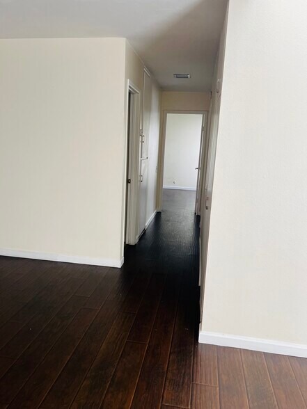 Building Photo - 3550 Ruffin Rd