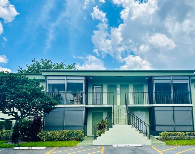 Primary Photo - 7527 S Oriole Blvd