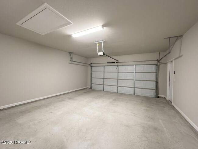 Building Photo - 202 Sparkling Meadows Ln