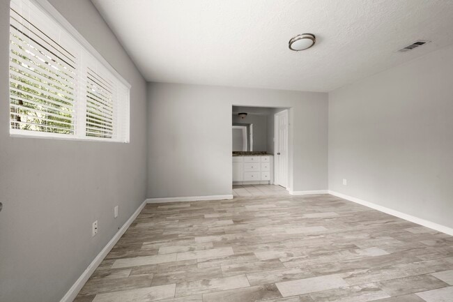 Building Photo - 25822 Glen Loch Dr