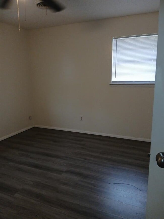 Building Photo - 717 SW Ranch Oak Blvd