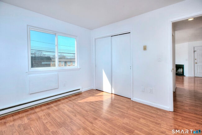 Building Photo - 638 Cove Rd