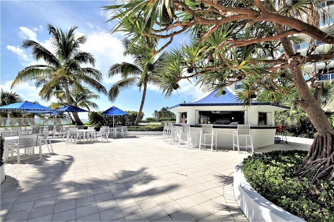 Building Photo - 5161 Collins Ave