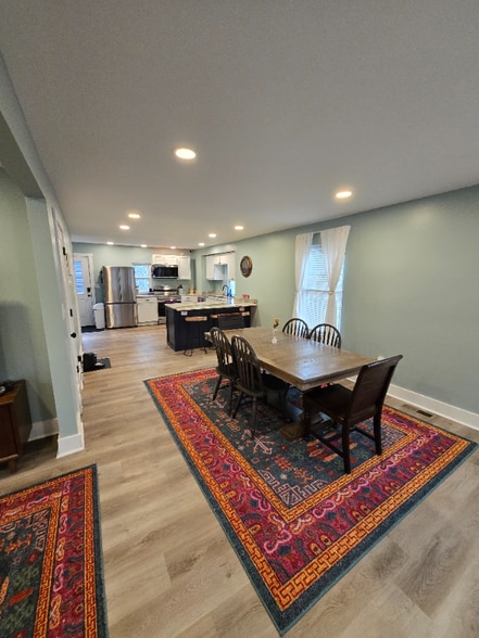 Building Photo - 133 Hoefgen St