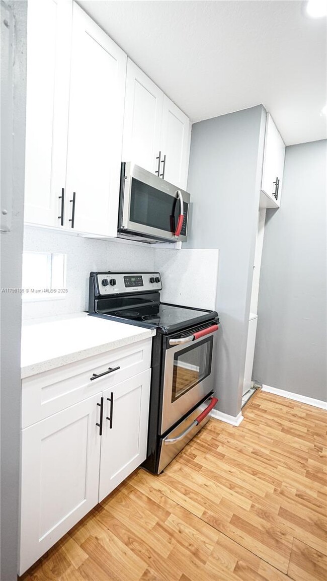 Building Photo - 465 SW 86th Ave