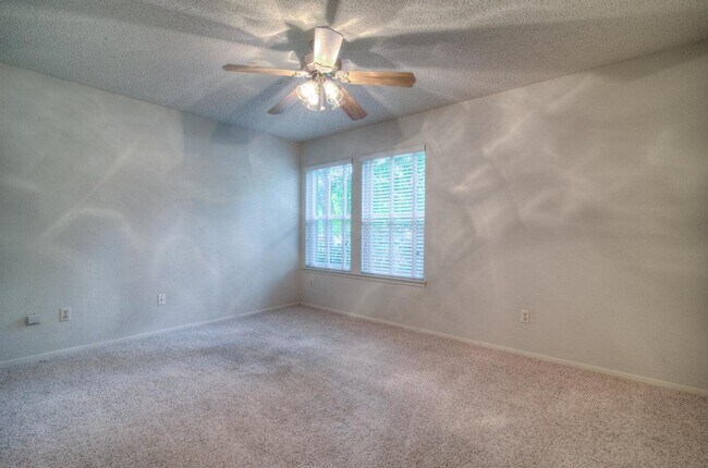 Building Photo - 5304 Wolf Run