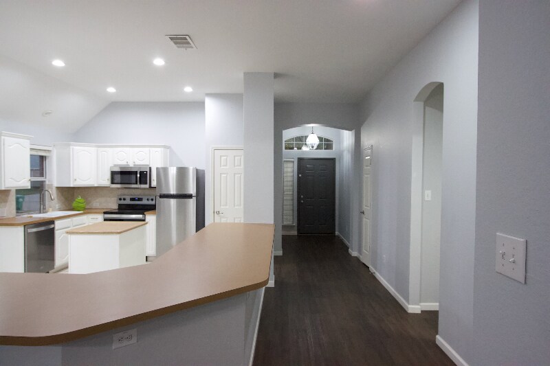 Building Photo - 3605 Villanova Dr