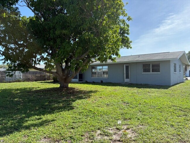 Building Photo - ****TWO WEEK FREE**** Charming 2-Bedroom Ranch in Cape Coral’s Bimini Basin Neighborhood