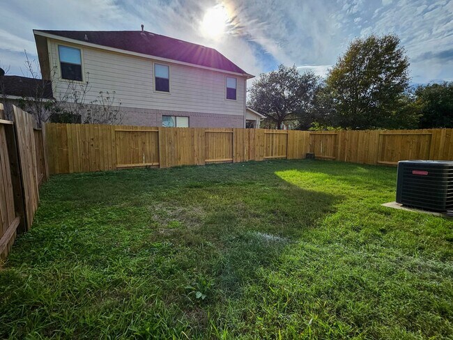 Building Photo - 18315 Fair Grange Ln